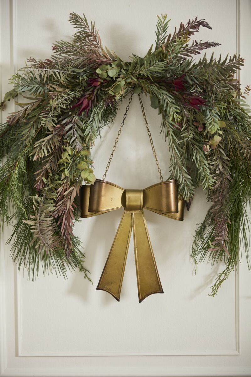 Gold Wreath Bow