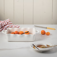 Casafina Cook and Host White Medium Ruffle Baker