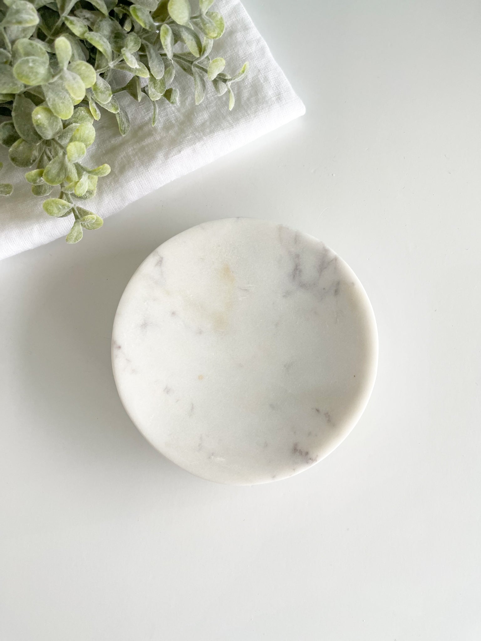 http://southernlyplace.com/cdn/shop/products/round-marble-soap-dish.jpg?v=1670259539