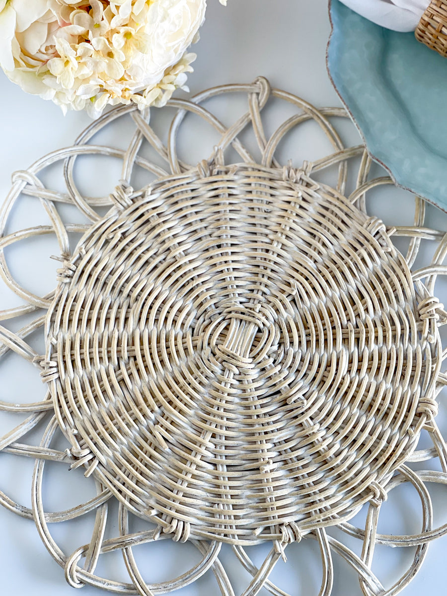 Rattan Flower Charger
