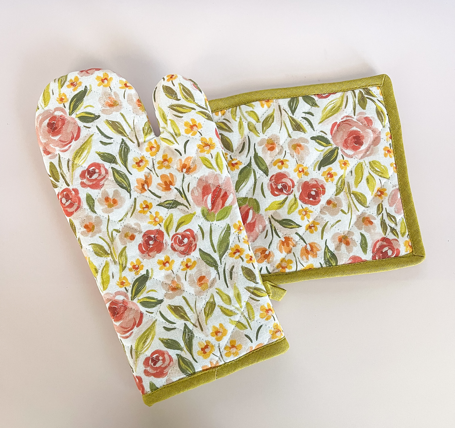 Spring Gardens Oven Mitt and Pot Holder Set